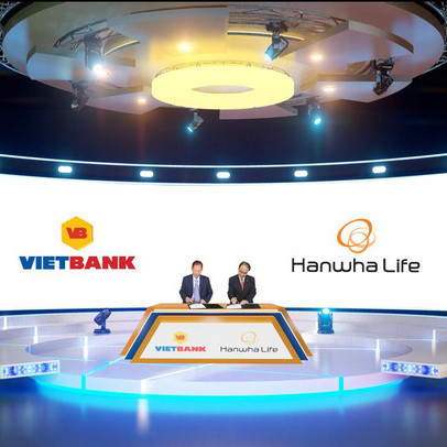 Thị trường cuối năm “nóng” hơn nhờ thương vụ Bancassurance Hanwha Life -Vietbank