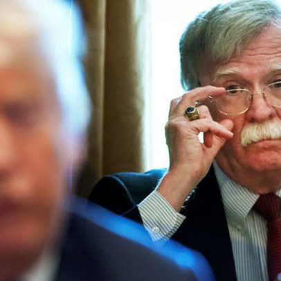 Thị trường dầu mỏ sẽ bị ảnh hưởng thế nào sau khi ông Trump sa thải cố vấn cấp cao John Bolton?