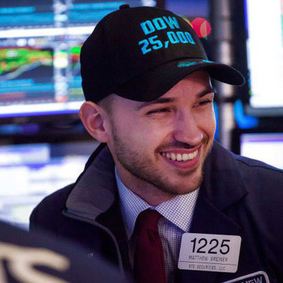 Thị trường lạc quan với những tín hiệu tích cực của chiến tranh thương mại, Dow Jones khởi sắc phiên thứ 8 liên tiếp, cổ phiếu nhóm ngân hàng bứt phá