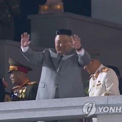 Thông điệp bất ngờ của ông Kim Jong-un tại lễ duyệt binh kỳ lạ