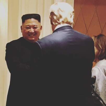 Thư ký báo chí Nhà Trắng tiết lộ bức ảnh đầy bất ngờ khi kết thúc cuộc họp Trump - Kim