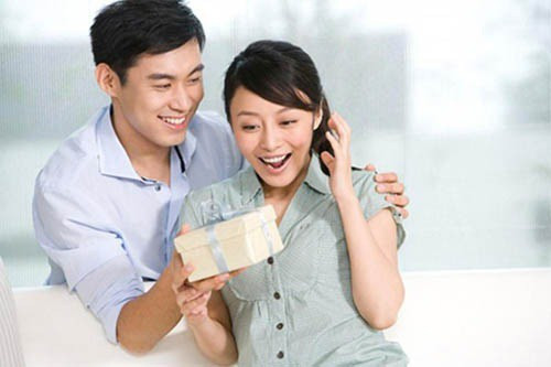 Thứ Sáu bùng nổ niềm vui vì cả nhà ai cũng có quà, ưu đãi thả ga cùng Vietcombank - Ảnh 1.