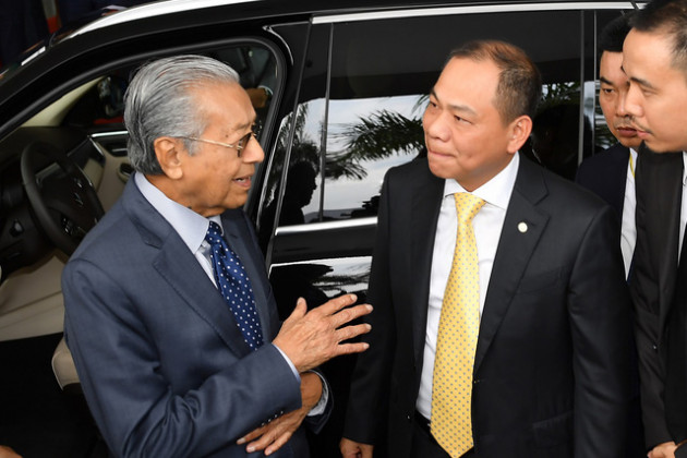 Thủ tướng 94 tuổi Mahathir Mohamad: Lái xe VinFast, tiếc là tôi chỉ lên được 100km/h thôi! - Ảnh 2.