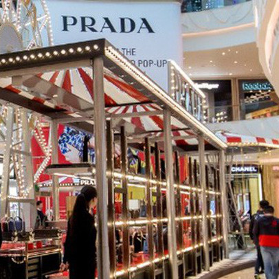 Thương hiệu xa xỉ Prada mất 864 triệu USD trong một ngày vì giới nhà giàu Trung Quốc bớt vung tay chi tiêu