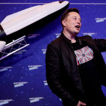 Tiếp lửa cho Reddit, Elon Musk hứa gắn tên GameStop lên tên lửa nếu giá cổ phiếu đạt 1.000 USD