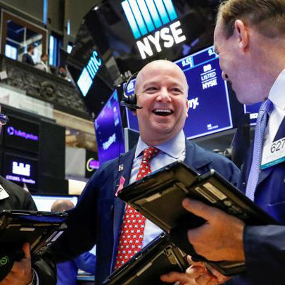 Tiếp nối đà khởi sắc của tháng 8, S&P 500 và Nasdaq cùng lập đỉnh, Dow Jones tăng hơn 200 điểm