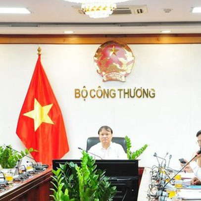 Tiết lộ thông tin cuộc họp kín giữa Bộ Công Thương và 31 doanh nghiệp đầu mối xăng dầu
