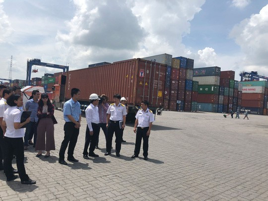 Tìm cách "xử" hàng ngàn container phế liệu tồn đọng