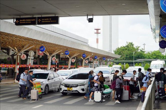 Tìm lối ra khu vực sân bay Tân Sơn Nhất - Bài 1: Ùn từ trong ra ngoài - Ảnh 2.