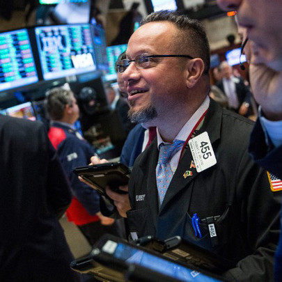 Toàn bộ các bang ở Mỹ mở cửa trở lại, Dow Jones tiếp tục bứt phá hơn 500 điểm, lần đầu tiên vượt mốc 25.000 điểm kể từ tháng 3