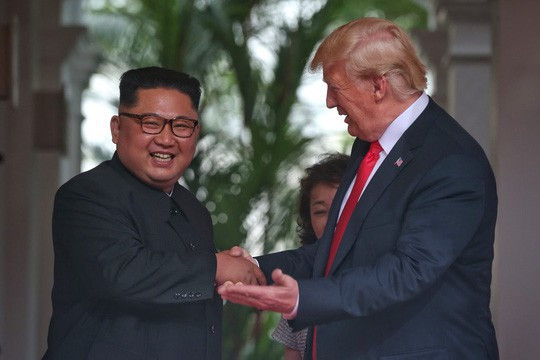 Tổng thống Donald Trump nói về ông Kim Jong-un: Chúng tôi đã bén tình - Ảnh 1.