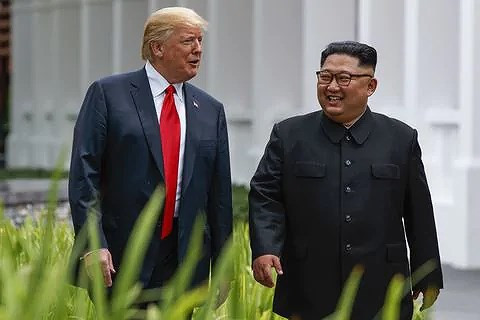 Tổng thống Mỹ Trump trao số điện thoại liên lạc trực tiếp cho ông Kim Jong-un