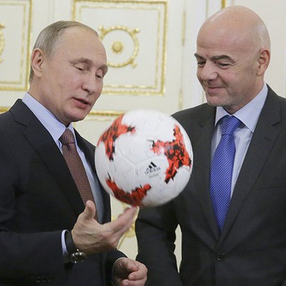 Tổng thống Putin tâng bóng chào đón World Cup 2018