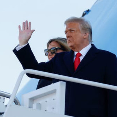 Tổng thống Trump lên Air Force One lần cuối, rời Washington D.C về làm thường dân