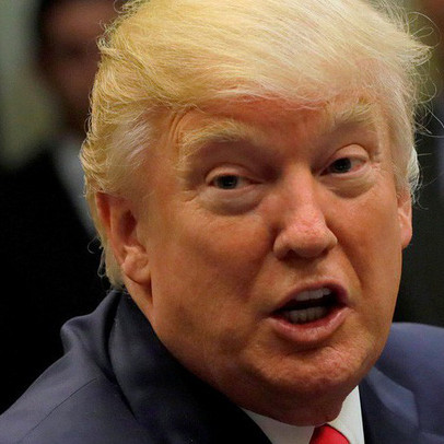Tổng thống Trump nói Fed đã "phát điên" sau khi Dow Jones lao dốc đến hơn 830 điểm