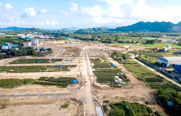 TP.HCM: Nhà đất vùng ven tiếp tục “chiếm sóng” thị trường 2021 - Ảnh 1.