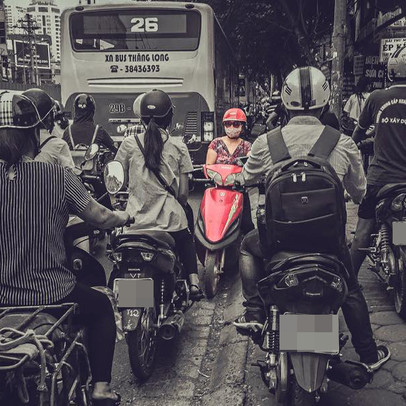 Trái với đà bứt phá trên toàn Châu Á, chứng khoán Việt Nam tiếp tục “một mình một đường” giảm sâu trong phiên 27/6
