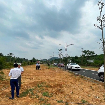 Tràn ngập thông tin rao bán bất động sản “siêu giảm giá” do thua “độ bóng đá”