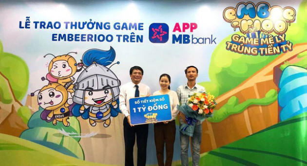 Trao giải 1 tỷ đồng cho khách hàng chơi game eMBeerioo trên App MBBank - Ảnh 1.