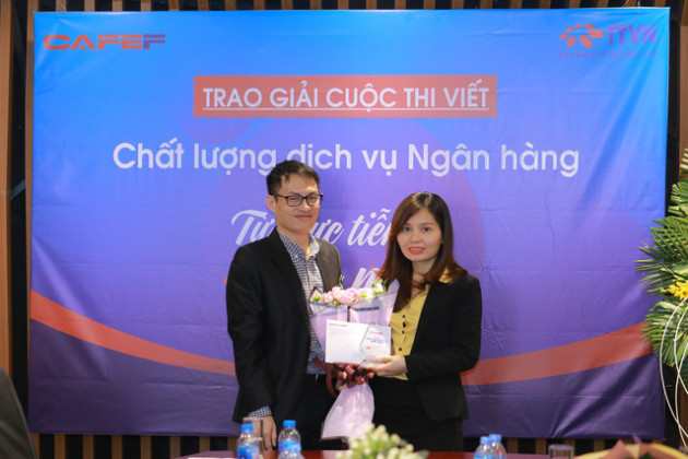 Trao giải cuộc thi viết Chất lượng dịch vụ ngân hàng: Từ thực tiễn đến ước mong - Ảnh 2.