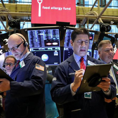 Triển vọng cho mùa báo cáo tài chính ảm đạm, Dow Jones rời đỉnh, mất hơn 100 điểm