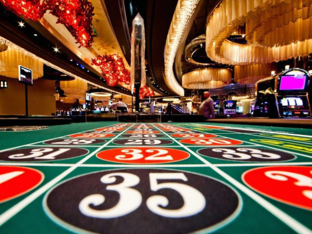 Trình Bộ Chính trị đề xuất kéo dài việc thí điểm cho người Việt chơi casino