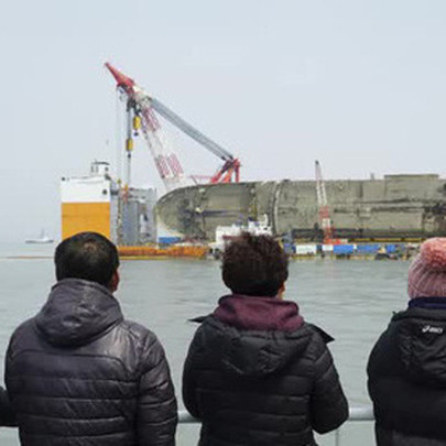 Tròn 8 năm vụ chìm phà Sewol - thảm kịch tồi tệ ám ảnh Hàn Quốc: Bi thương vẫn còn với người ở lại đang đau đáu tìm câu trả lời dưới đáy biển