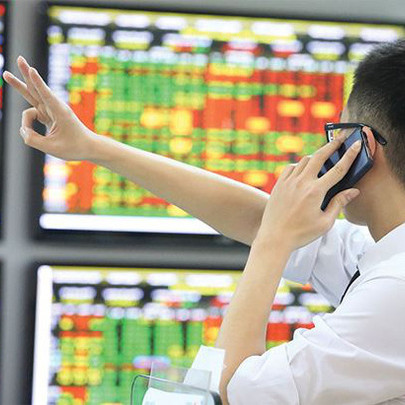 Trong khi VN-Index vật lộn trở lại đỉnh lịch sử, hàng chục cổ phiếu trên sàn HoSE đã “tăng bằng lần” trong gần 3 năm qua