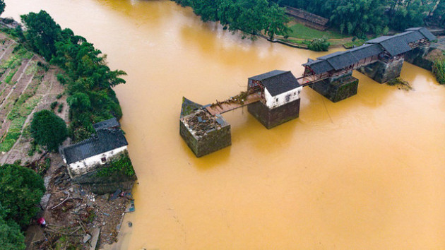  Trung Quốc: Vỡ 14 đê; lũ Trường Giang chảy ngược vào hồ nước ngọt lớn nhất - Đại hồng thủy xuất hiện! - Ảnh 1.