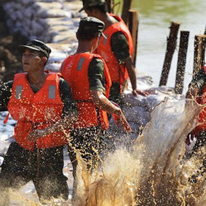 Trung Quốc: Vỡ đê Trường Giang vì mưa lớn, hơn 9.000 người chạy lũ trong đêm