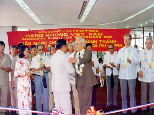 Trước khi là Vua hàng hiệu đình đám, ông Johnathan Hạnh Nguyễn đã là “ông hoàng sân bay” suốt 30 năm - Ảnh 2.