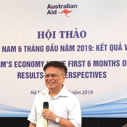 TS Nguyễn Đình Cung: 'Tiền của mình mà cứ đưa cho người khác'