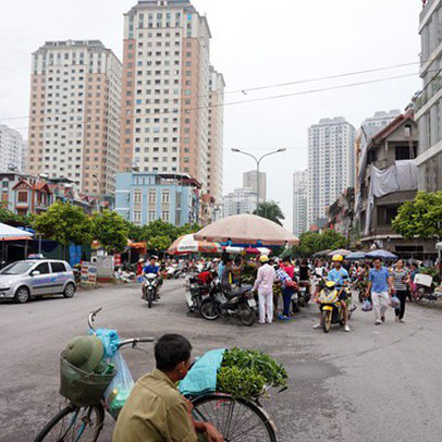 TS. Vũ Thành Tự Anh: Nhiều khu ở Hà Nội, TP. Hồ Chí Minh vô cùng nhếch nhác, chỉ cần tắt đi vài ngọn đèn, biển hiệu, sẽ giống hình ảnh Hà Nội thời bao cấp