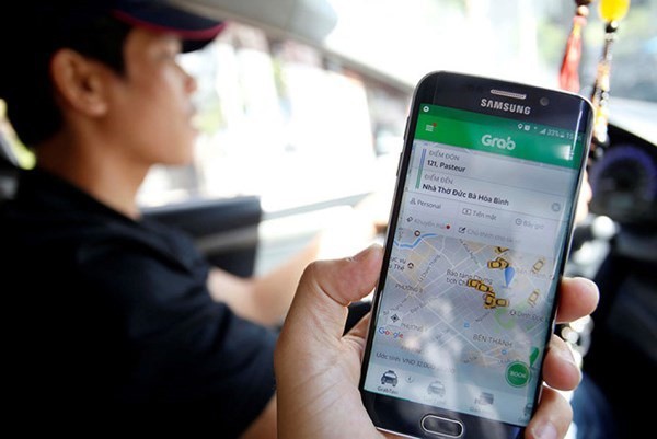 Từ bây giờ hãy xem Uber, Grab như "taxi điện tử"