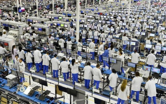 Tuyển kỷ lục 10.000 nhân công một ngày, nhà máy Foxconn chạy hết tốc lực để sản xuất iPhone 13 - Ảnh 2.