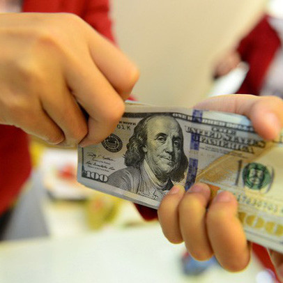 Tỷ giá cuối ngày đảo chiều tăng mạnh, USD tự do lên 23.620 đồng