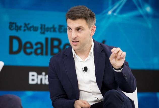 Tỷ phú Brian Chesky lên kế hoạch 'sống trên Airbnb'