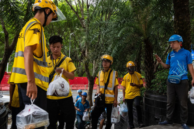 Ứng dụng giao đồ ăn nhấn chìm Trung Quốc trong biển nhựa