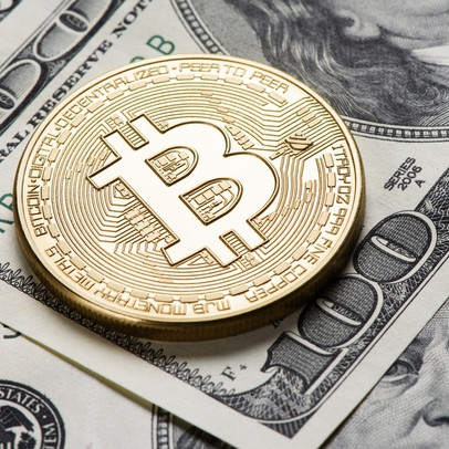 USD tăng mạnh, vàng giảm sâu, Bitcoin lao dốc thê thảm mất 26%