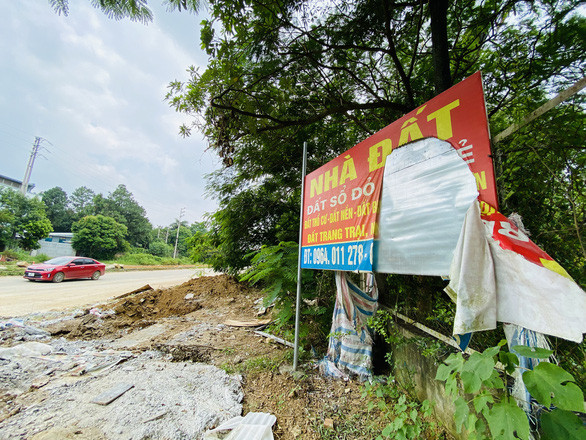 Văn phòng nhà đất chuyển qua bán bia hơi, trà đá - Ảnh 2.