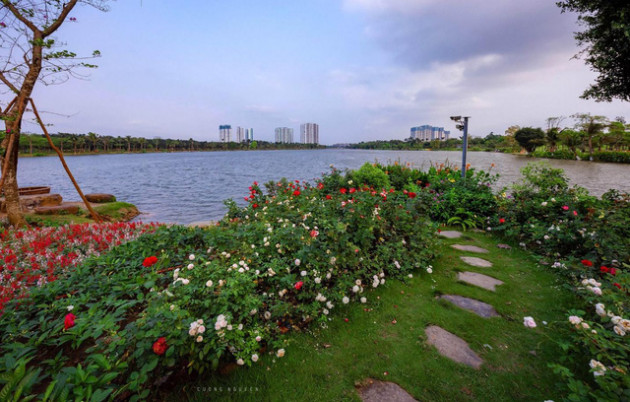 Vẻ đẹp hấp dẫn của Ecopark trong phút giao mùa - Ảnh 2.