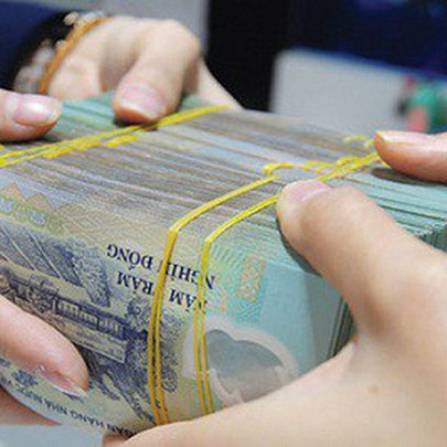 Vì sao các ngân hàng giảm mạnh lãi suất huy động?