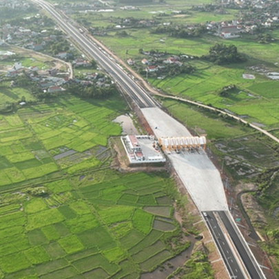 Vì sao cao tốc Hạ Long - Móng Cái dài 176 km hiện chưa có cây xăng, trạm dừng nghỉ?