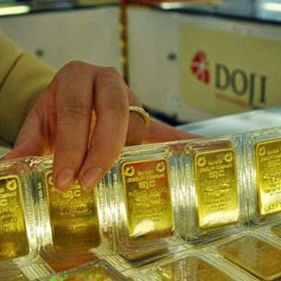 Vì sao doanh nghiệp kéo rộng khoảng cách mua bán và đẩy giá vàng trong nước lên cao hơn thế giới tới 2 triệu đồng/lượng?