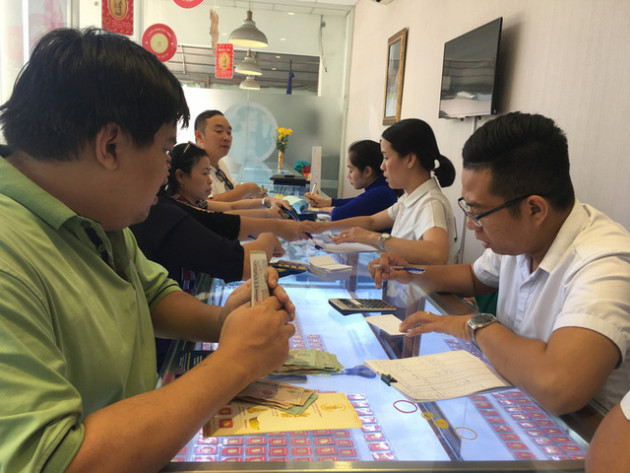 Vì sao giá vàng trong nước tăng sốc dịp cuối năm?