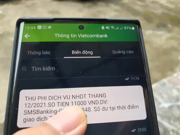 Vì sao ngân hàng miễn phí giao dịch online nhưng tăng phí tin nhắn SMS?