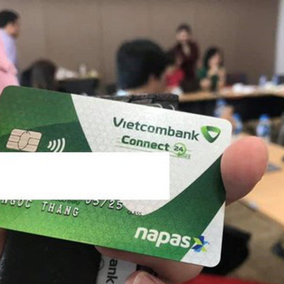 Vietcombank giảm phí rút tiền qua ATM ngoài hệ thống