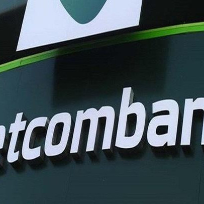 Vietcombank (VCB) lập đỉnh mọi thời đại, vốn hóa vượt tổng BIDV và Vietinbank cộng lại