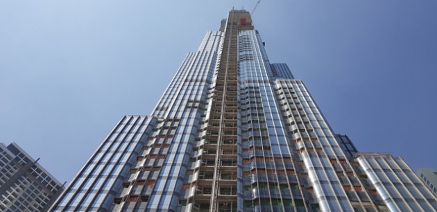 Vingroup chính thức cất nóc tòa nhà cao nhất Việt Nam Landmark 81 với độ cao gần 500m - Ảnh 2.