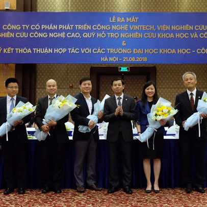 Vingroup công bố định hướng trở thành tập đoàn công nghệ, cam kết tiếp nhận 100.000 sinh viên CNTT trong 10 năm tới